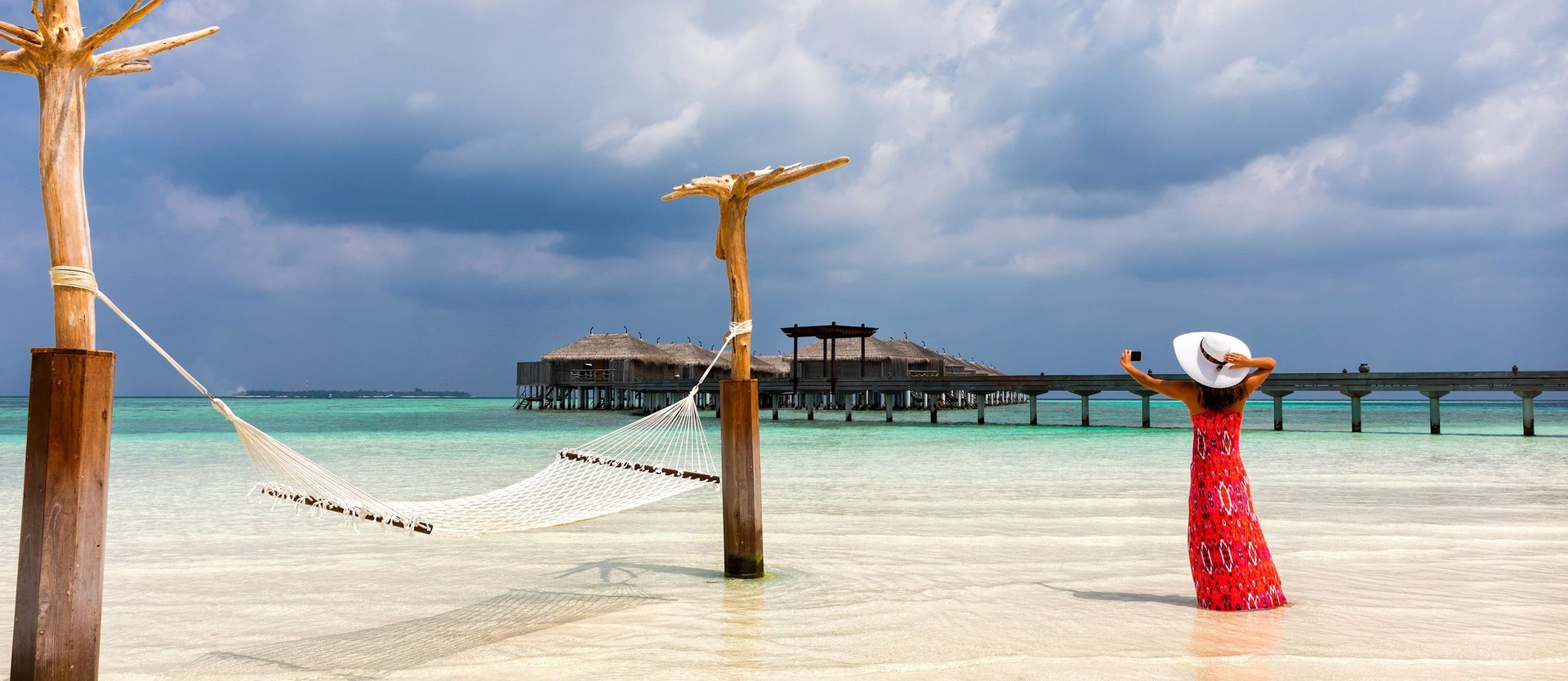 V Travels Luxury Banner